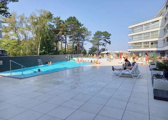 With 2 Bedrooms דירה *