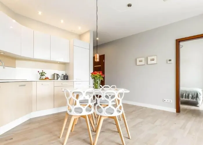 With 2 Bedrooms דירה *