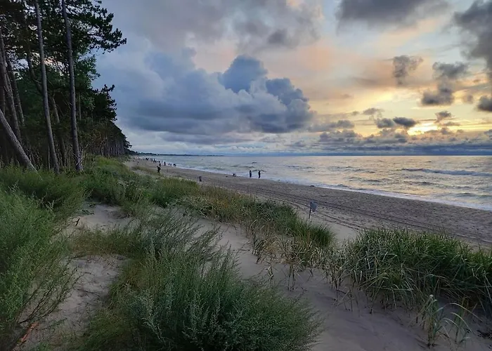 With 2 Bedrooms דירה