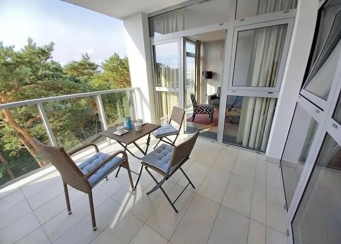 With 2 Bedrooms * מיילנו