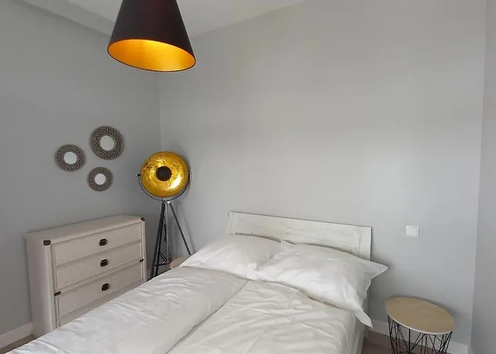 With 2 Bedrooms דירה